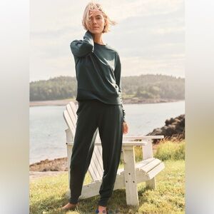LAKE Pajamas Relax Jogger Set in Conifer